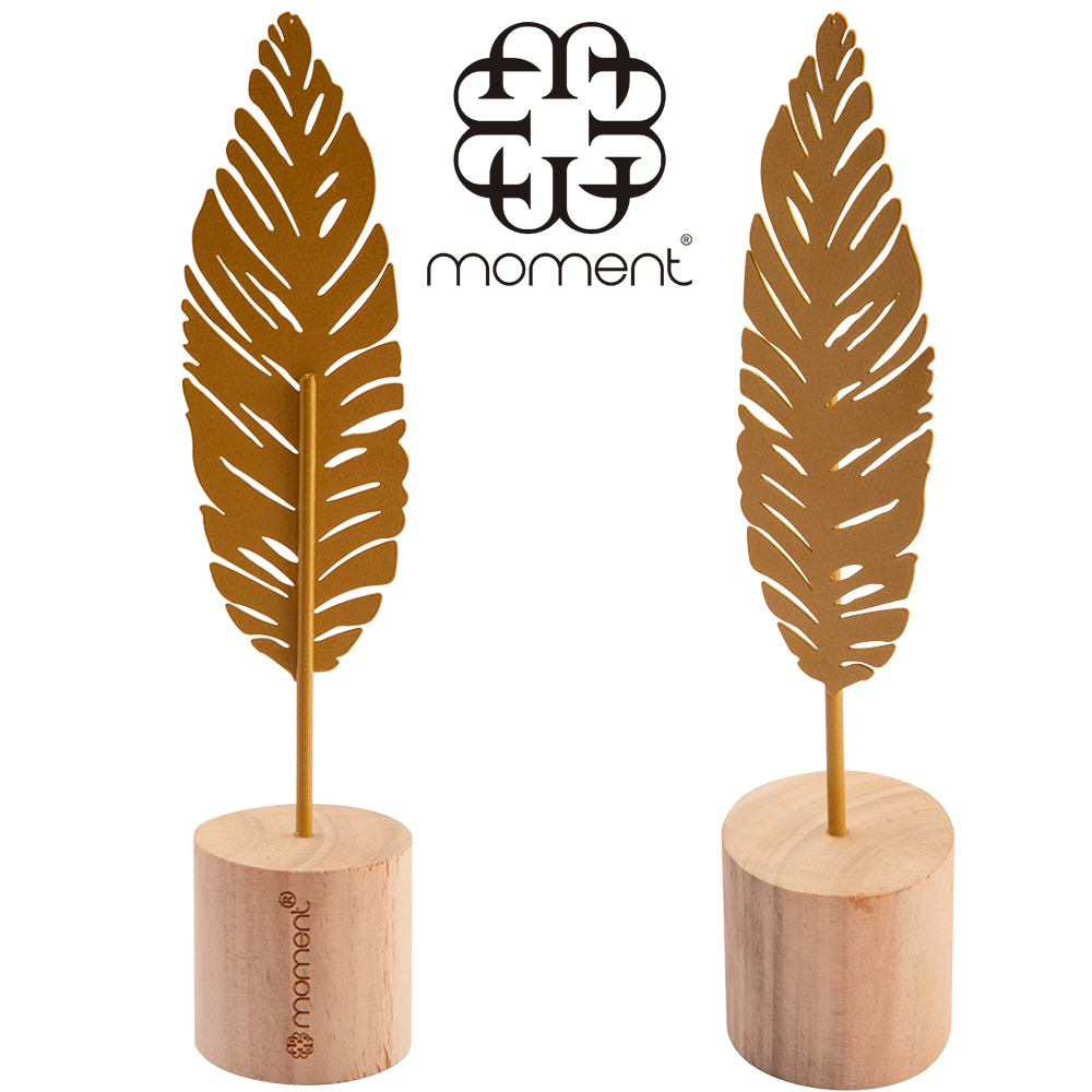 ENFEITE FOLHA DE METAL METALIZADO DOURADO COM BASE DE MADEIRA 23X4,8CM DE Ø
