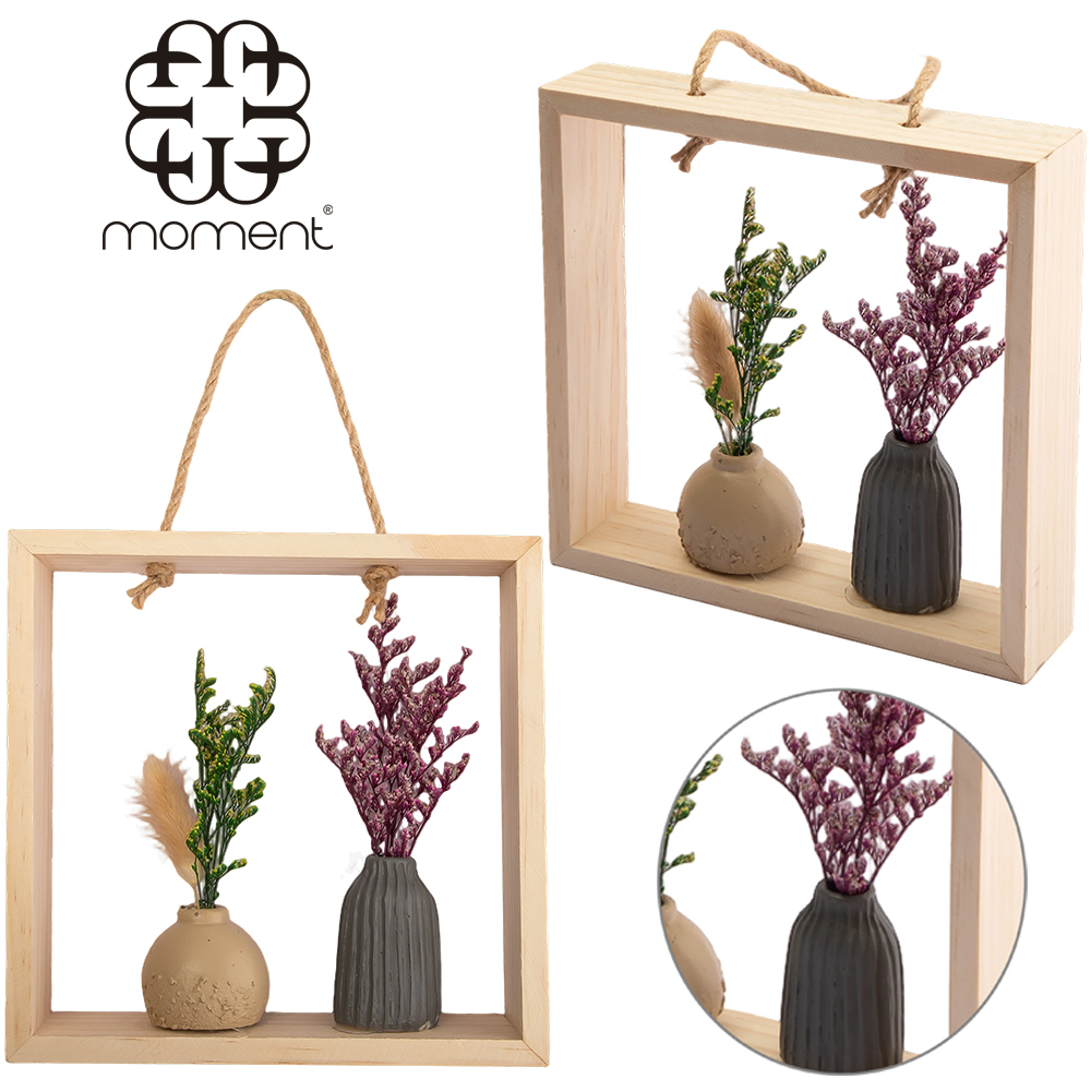 ENFEITE QUADRO DE MESA / PENDURAR DE MADEIRA COM 2 VASOS DE FLOR ARTIFICIAL 18X18X4CM