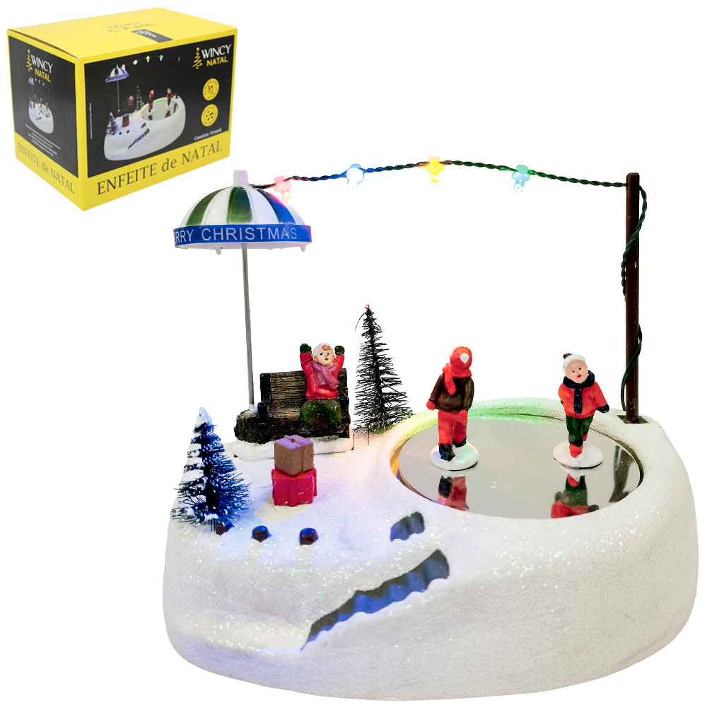 ENFEITE LUMINOSO CENARIO COM ARVORES + 3 BONECOS + 4 LEDS E SOM A PILHA 18,5X13,5X13CM